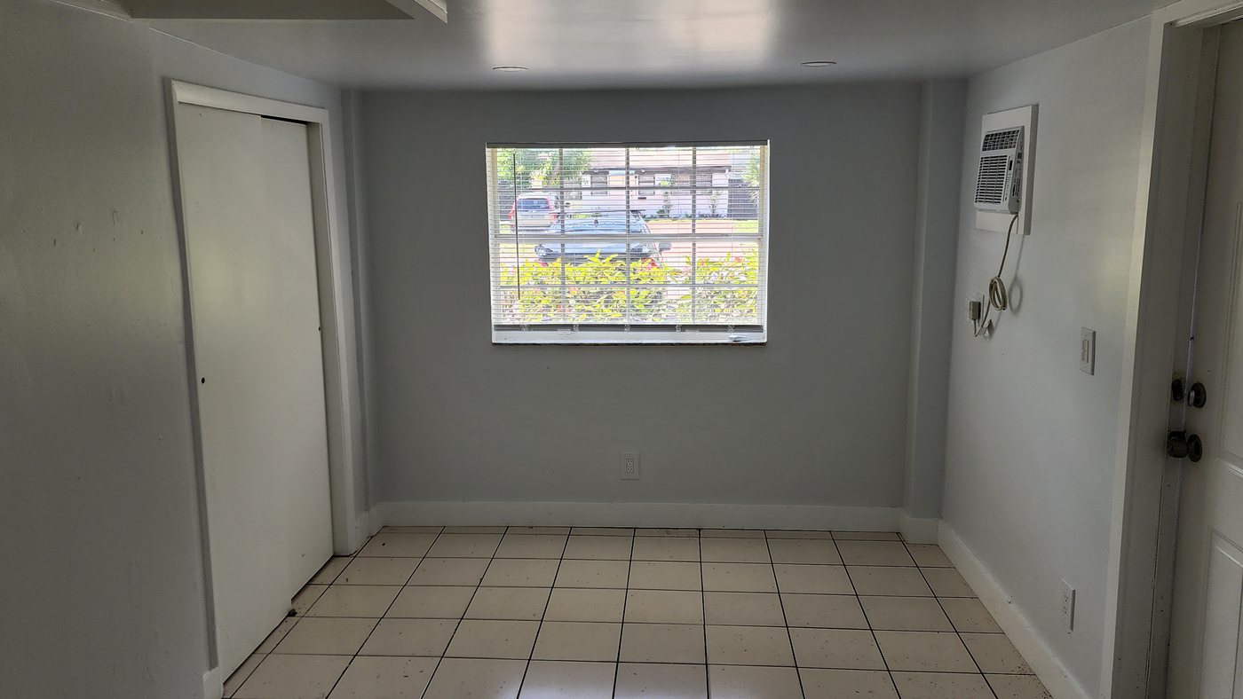 Bonus efficiency-style space at 2063 NE 173rd St
