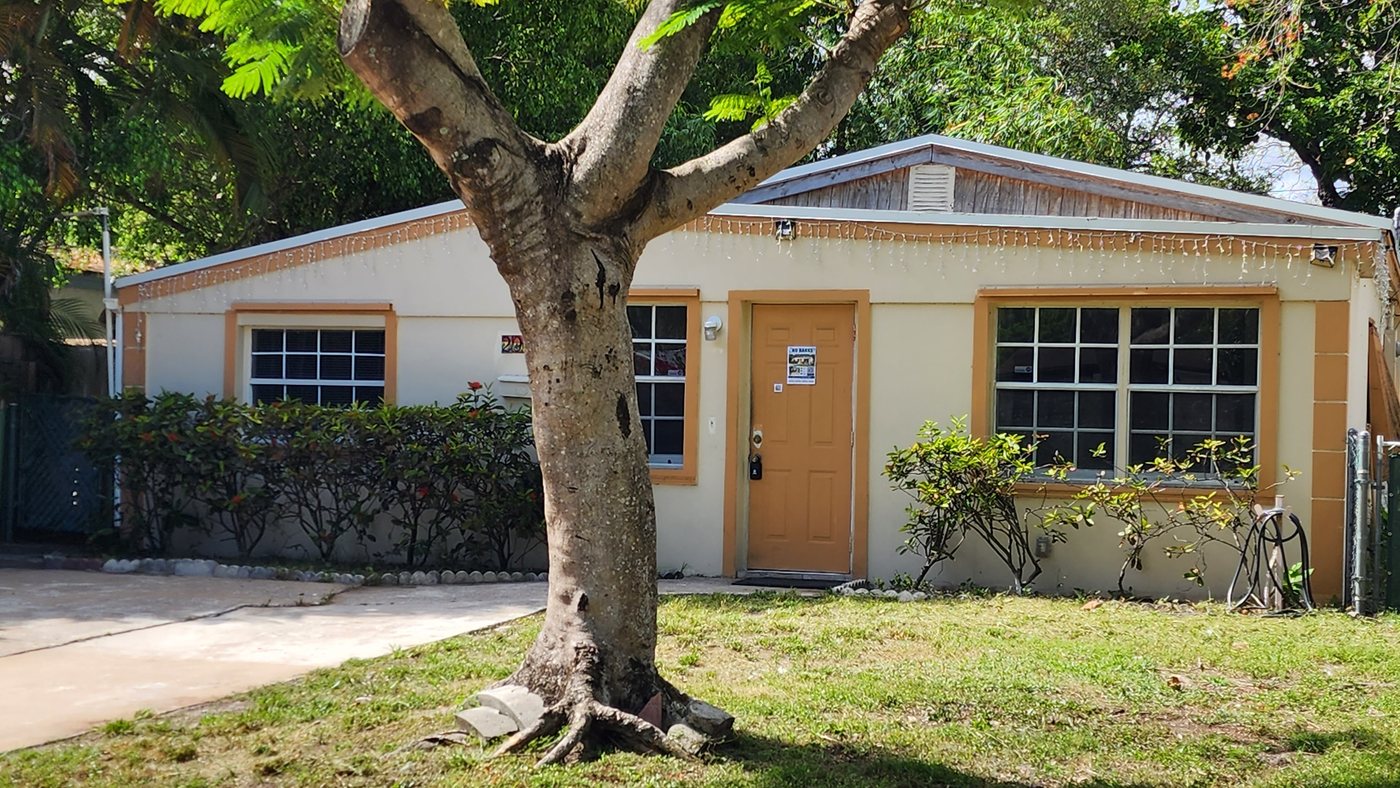 Front exterior of 2063 NE 173rd St